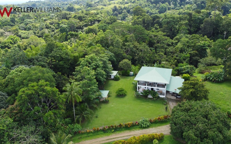 Pavones, Cuervito, Punta Banco, Pilon, House for Sale, Mountain House, Jungle House, Luxury House, 4 bedroom, 3.5 bathroom, Ocean View, Fruit Trees, Medicinal Plants, Herb Garden, Vegetable Garden, Creek, Waterfall, Fully Furnished, Real Estate For Sale, Pavones Real Estate, Costa Rica Luxury home, 