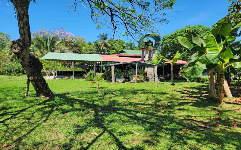 Large house on 1 acre lot, beach house, for sale, Beach front, Pavones, Punta Banco, Rustic house, Bed and breakfast for sale, Costa Rica, Pavones Real estate, 