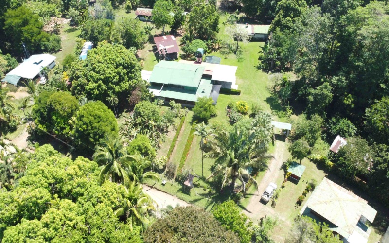 Large house on 1 acre lot, beach house, for sale, Beach front, Pavones, Punta Banco, Rustic house, Bed and breakfast for sale, Costa Rica, Pavones Real estate, 