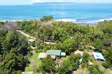 Large house on 1 acre lot, beach house, for sale, Beach front, Pavones, Punta Banco, Rustic house, Bed and breakfast for sale, Costa Rica, Pavones Real estate, 