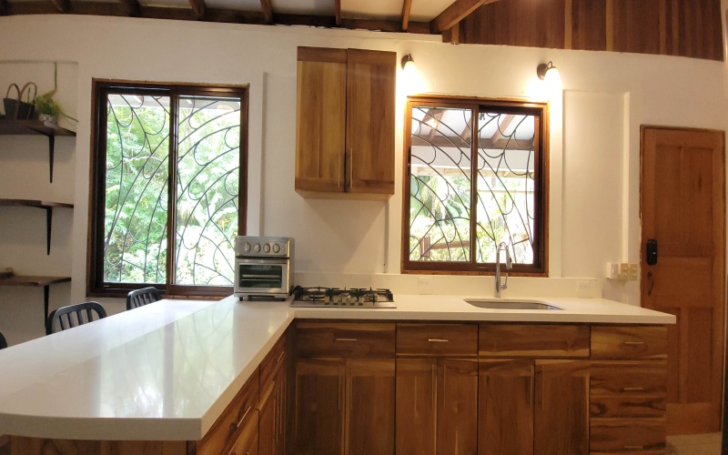 Spacious Kitchen with Breakfast bar