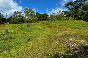 This charming 3,333 m² Cerro Verde Lot combines semi-flat topography with a hilltop location