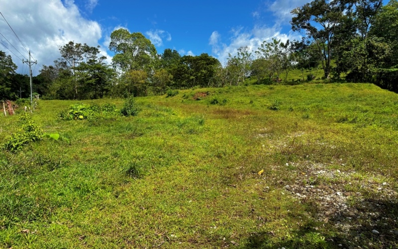 This charming 3,333 m² Cerro Verde Lot combines semi-flat topography with a hilltop location