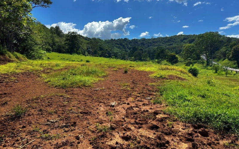 This charming 3,333 m² Cerro Verde Lot combines semi-flat topography with a hilltop location