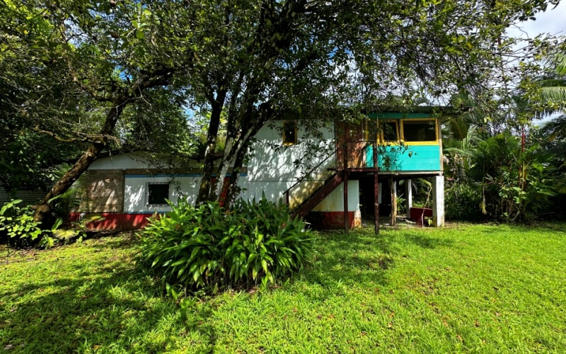 Lot and House in the Hearth of La Virgen, this 1570 square meter property offers endless possibilities