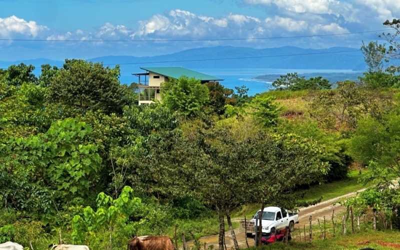 Blue Breezes Lot, This 7,638 m² lot, located in Cuervito de Pavones, offers direct access from a public road and boasts breathtaking ocean and mountain views