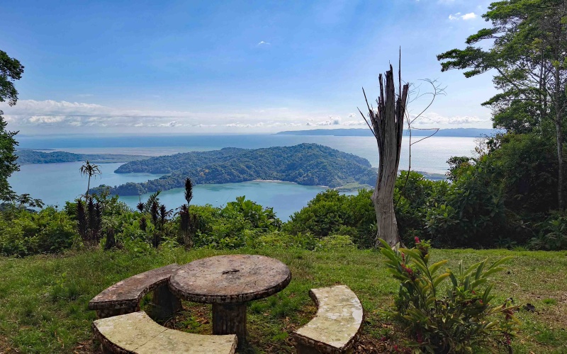 Fantastic ocean view property in Golfito