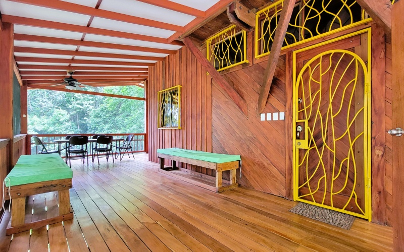 Large Screened deck
