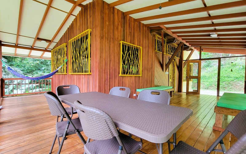 Large Screened deck with seating options